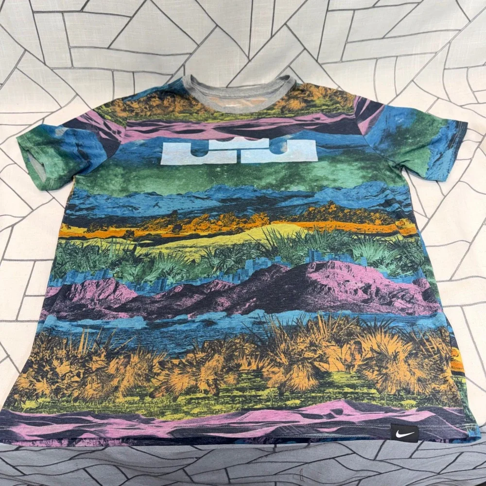 Nike LeBron James T-Shirt XL Multicolor All Over Print Landscape Crown Logo